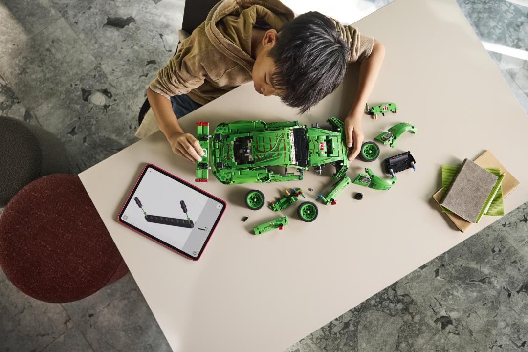 LEGO Technic 42224 Porsche 911 GT3 R REXY AO Racing Car