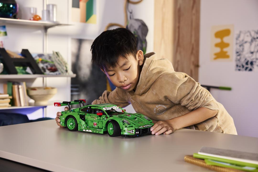 LEGO Technic 42224 Porsche 911 GT3 R REXY AO Racing Car