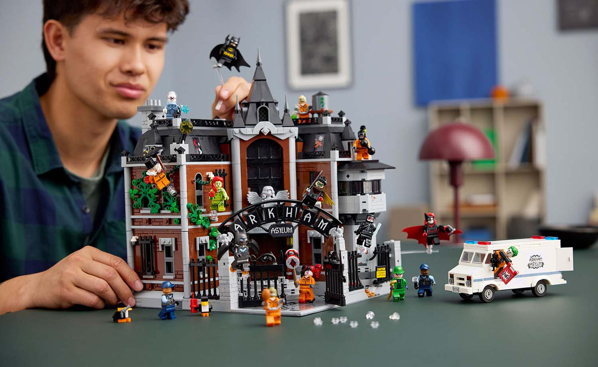 LEGO DC 76300 Arkham Asylum