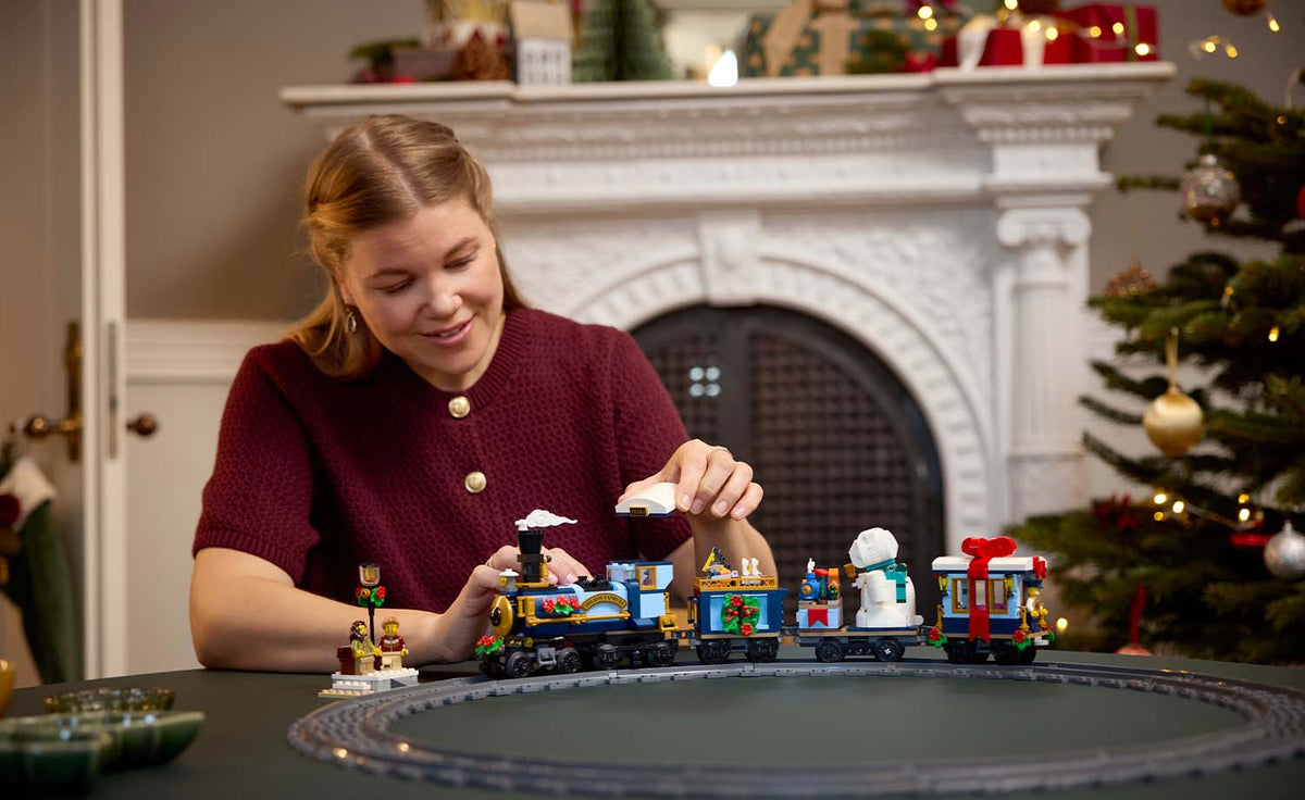 LEGO Icons 10361 Holiday Express Train