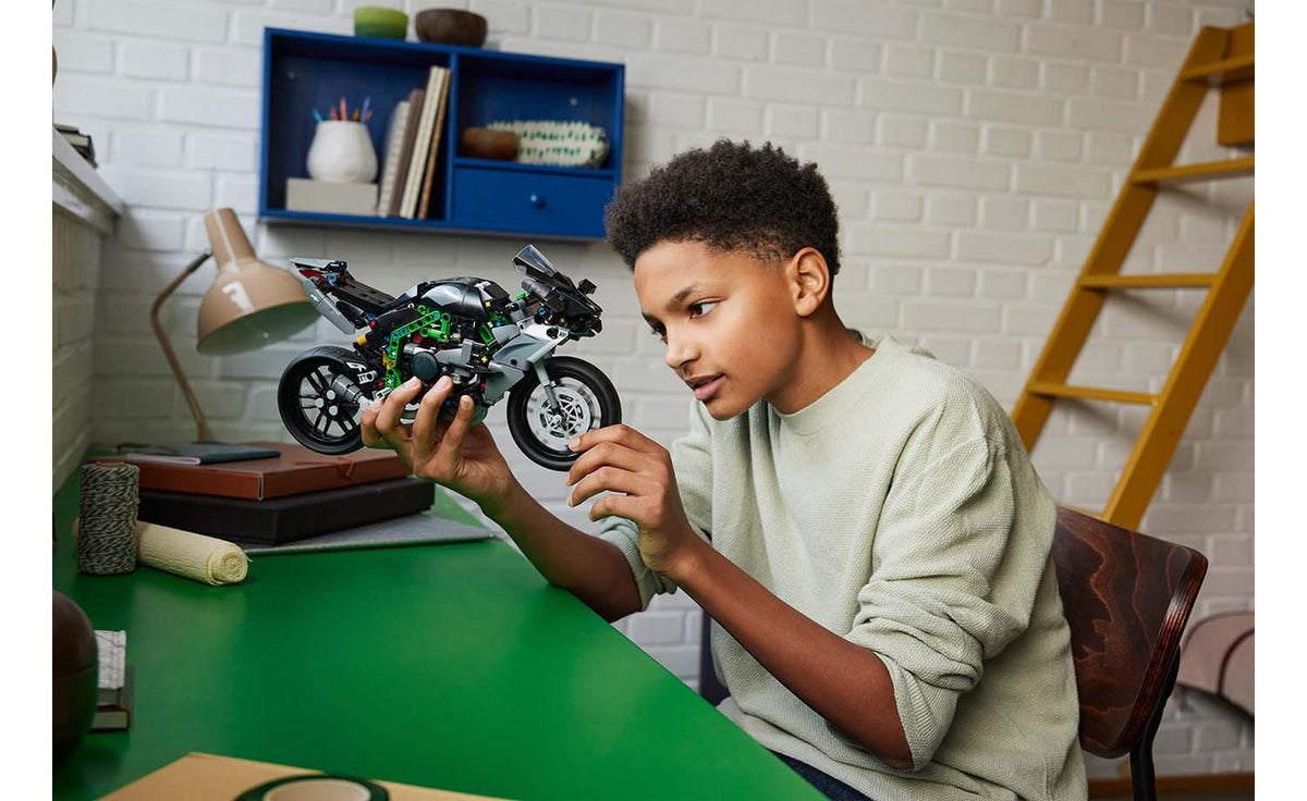 LEGO Technic 42170 Kawasaki Ninja H2R Motorcycle