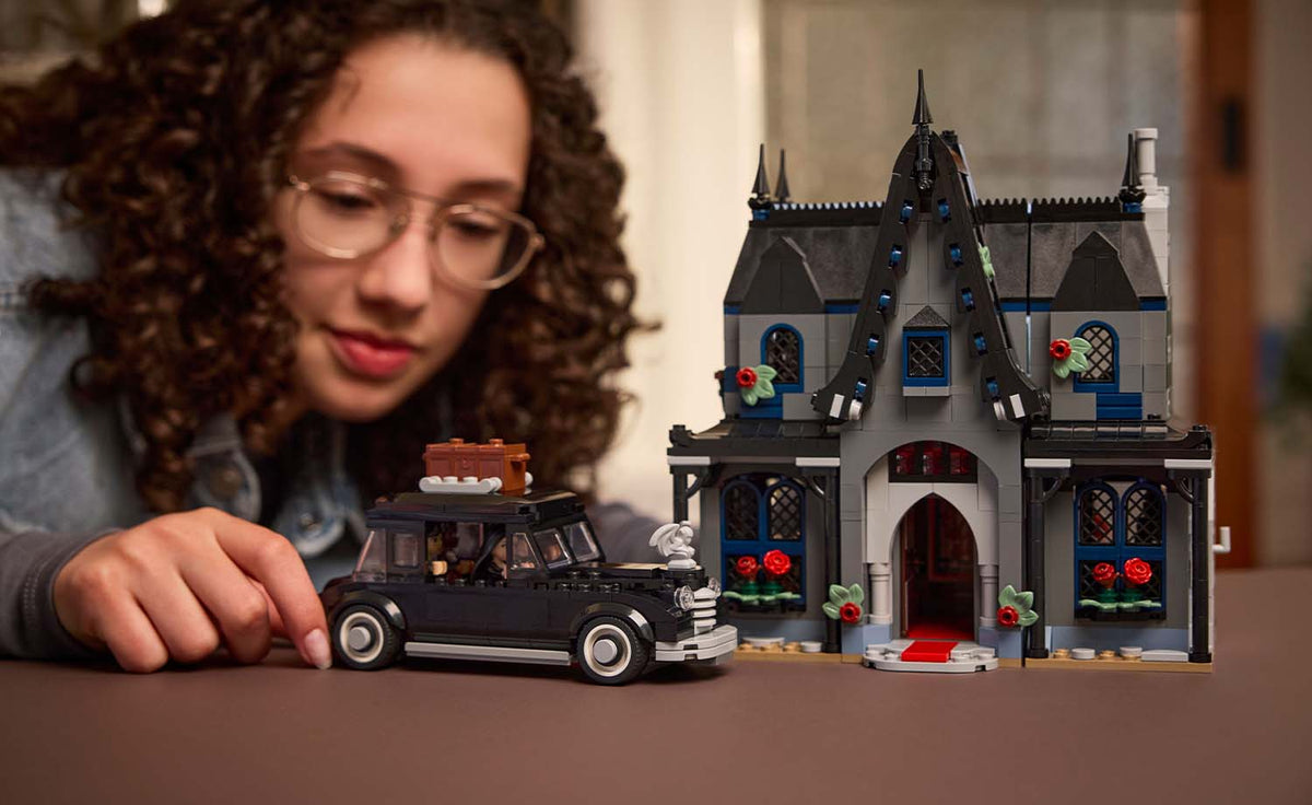 LEGO Wednesday 76786 Morticia's Cottage