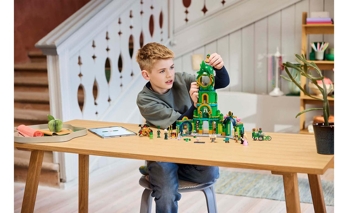 LEGO Wicked 75684 Welcome to Emerald City